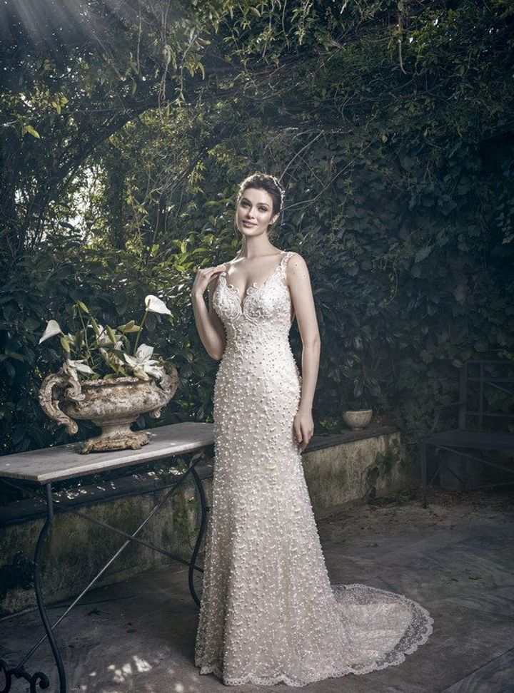 3014 Balık Kesim Sırt Dekolteli V Yaka Gelinlik