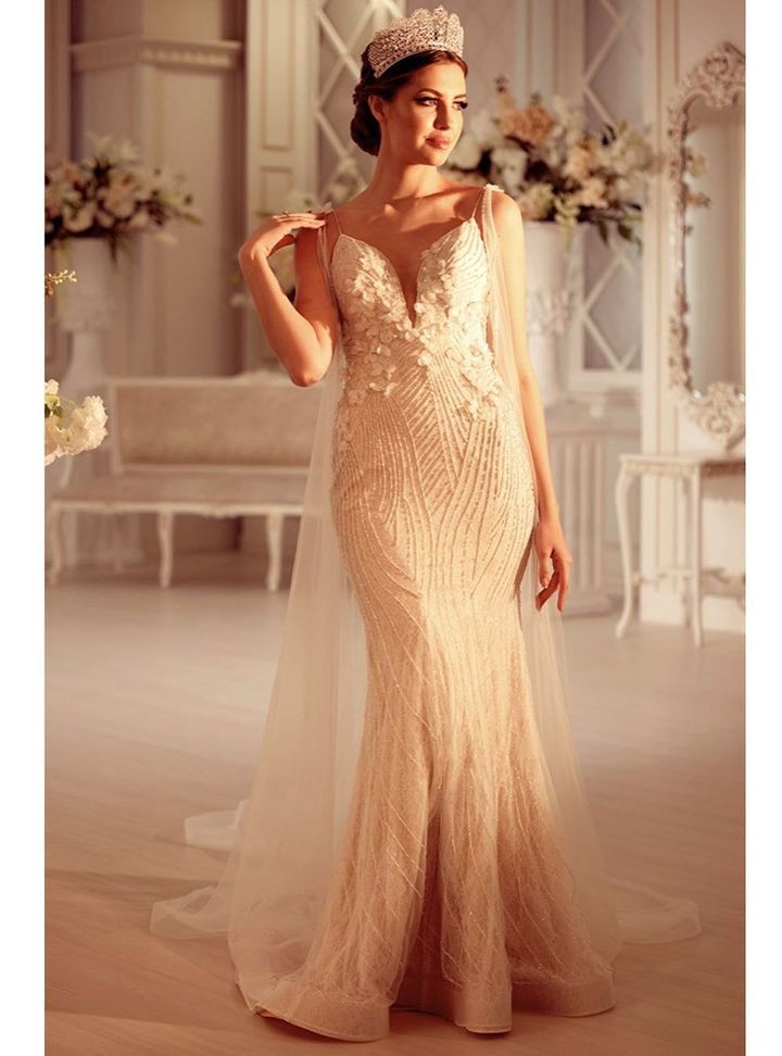 1214 Balık Kesim Sırt Dekolteli V Yaka Gelinlik