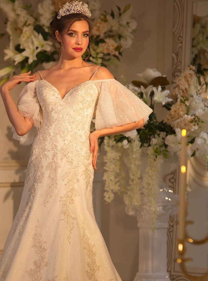 3161 Balık Kesim Sırt Dekolteli V Yaka Gelinlik