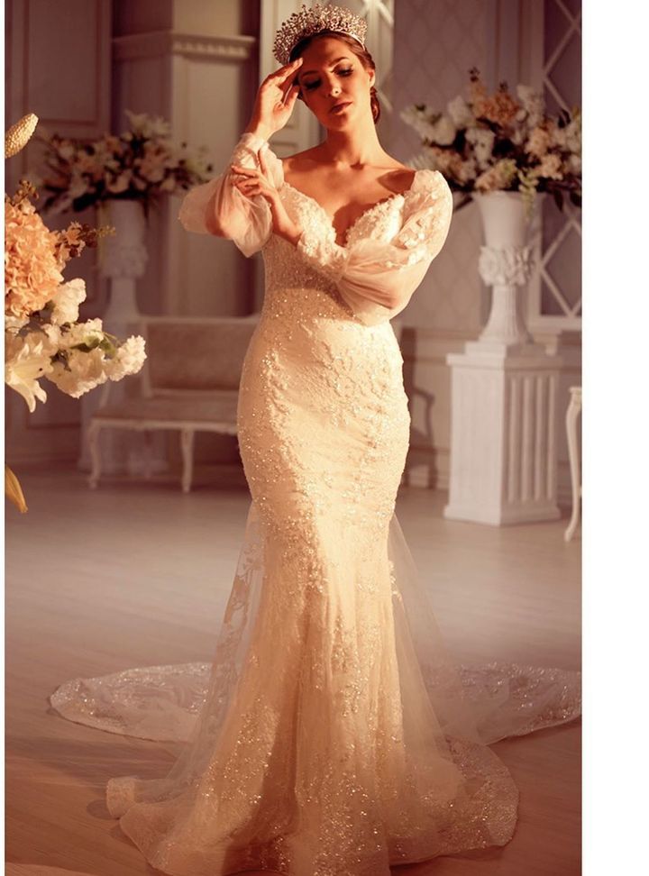 1222 Balık Kesim Sırt Dekolteli V Yaka Gelinlik