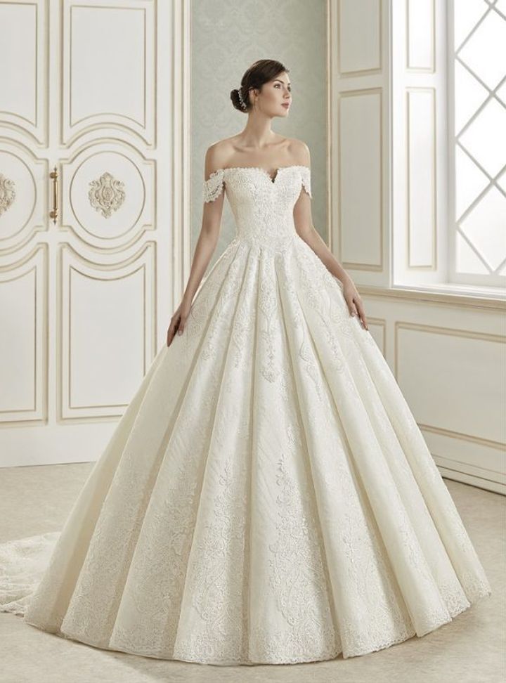 34017-125  Prenses Kesim Sırt Dekolteli Düşük Omuz Gelinlik