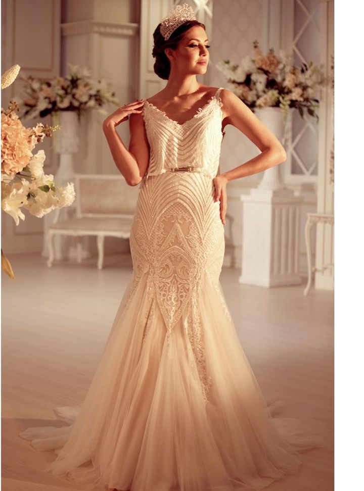 1158 Balık Kesim Sırt Dekolteli V Yaka Gelinlik