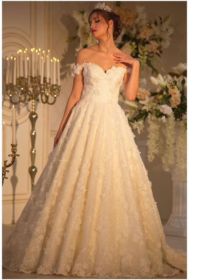 3154 A Kesim Sırt Dekolteli Düşük Omuz Gelinlik