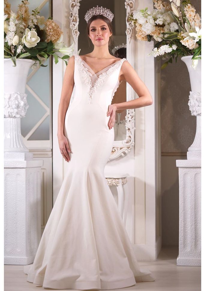 1219 Balık Kesim Sırt Dekolteli V Yaka Gelinlik