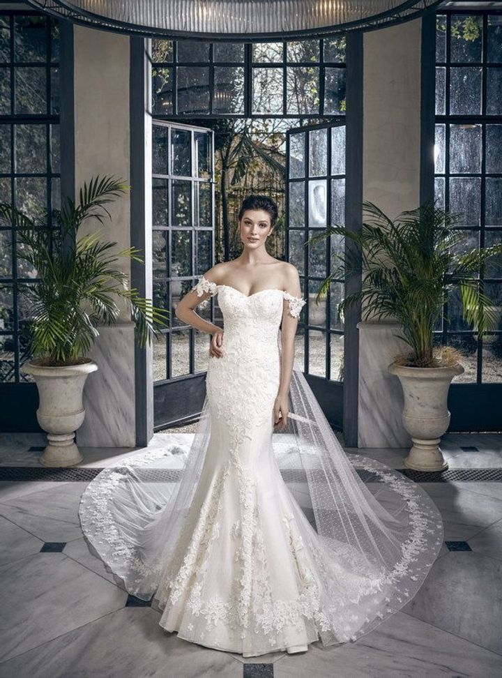 1005 Balık Kesim Sırt Dekolteli Düşük Omuz Gelinlik