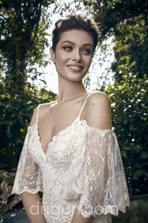 3045 Balık Kesim Sırt Dekolteli V Yaka Gelinlik 1