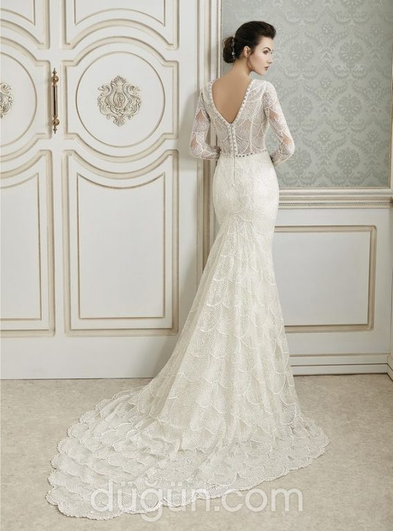 34017-008  Balık Kesim Sırt Dekolteli V Yaka Gelinlik 3