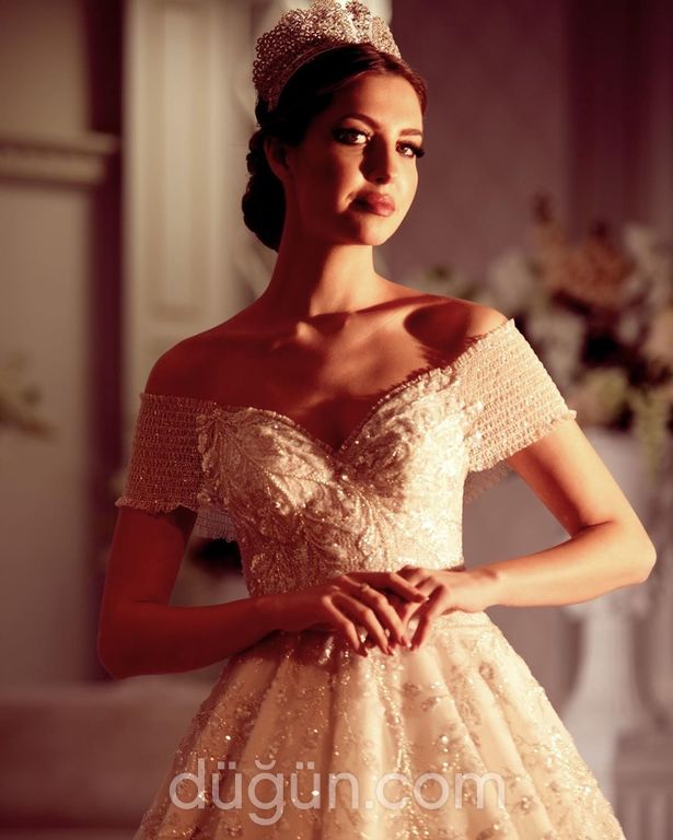 1229 A Kesim Sırt Dekolteli Düşük Omuz Gelinlik 3