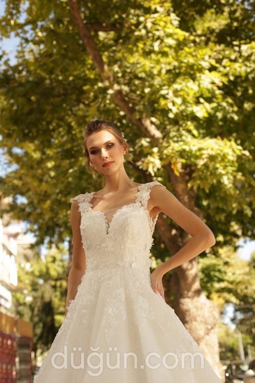 1111 A Kesim Sırt Dekolteli V Yaka Gelinlik 4