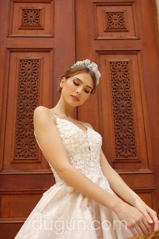 1085 Prenses Kesim Sırt Dekolteli V Yaka Gelinlik 2