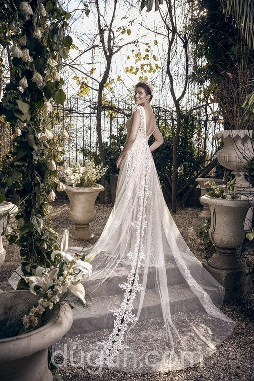 1029 Sırt Dekolteli V Yaka Düz Kesim Gelinlik 1