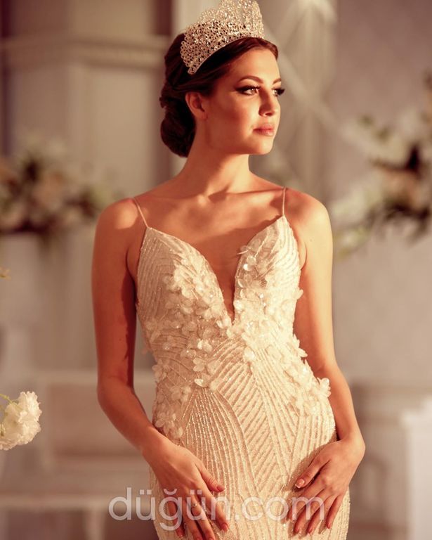 1214 Balık Kesim Sırt Dekolteli V Yaka Gelinlik 5