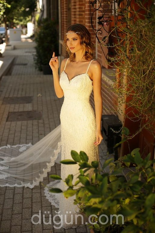 NRM 2 Sırt Dekolteli V Yaka Düz Kesim Gelinlik 3