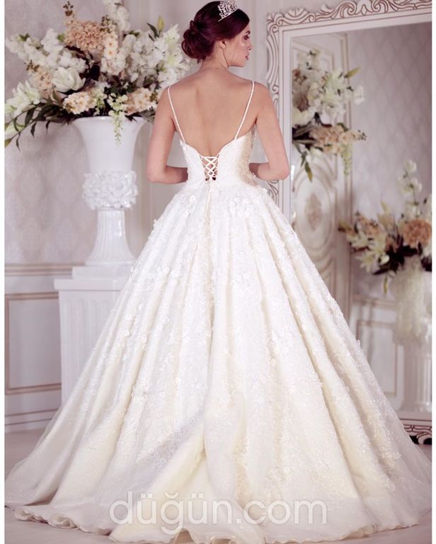 3160 Prenses Kesim Sırt Dekolteli V Yaka Gelinlik 1