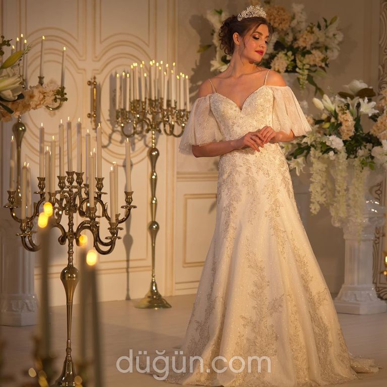 3161 Balık Kesim Sırt Dekolteli V Yaka Gelinlik 1