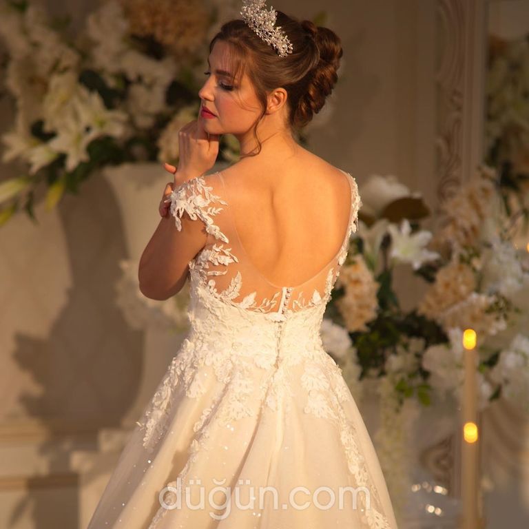 3147 A Kesim Sırt Dekolteli V Yaka Gelinlik 5