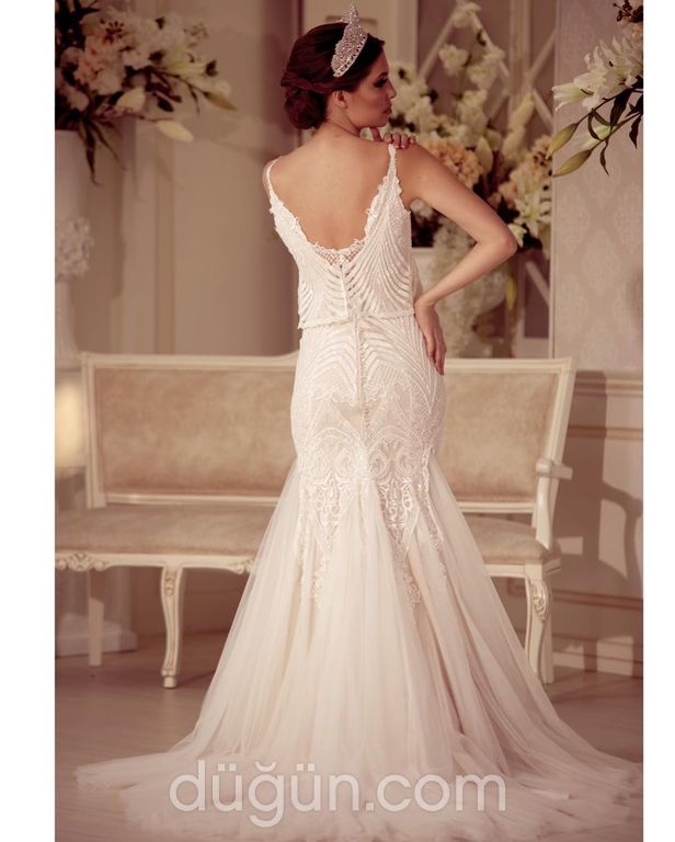 1158 Balık Kesim Sırt Dekolteli V Yaka Gelinlik 3