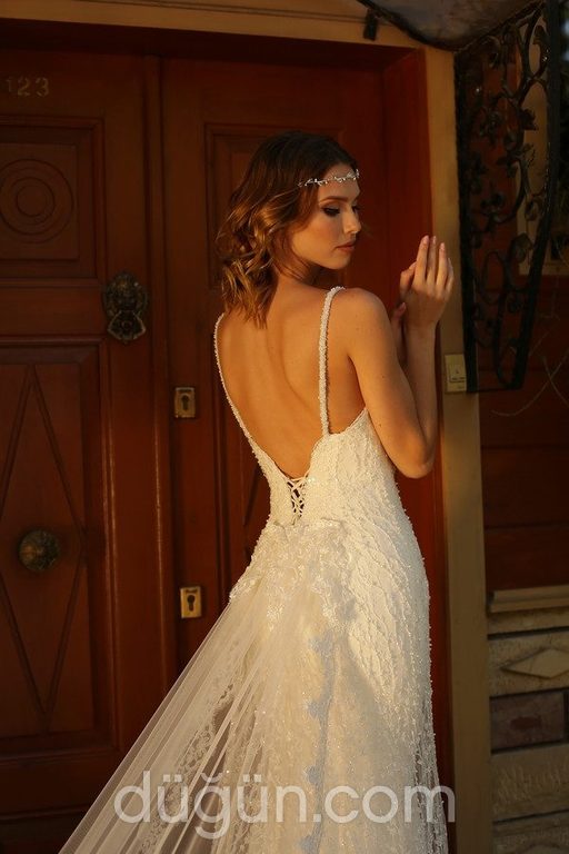 NRM 2 Sırt Dekolteli V Yaka Düz Kesim Gelinlik 1