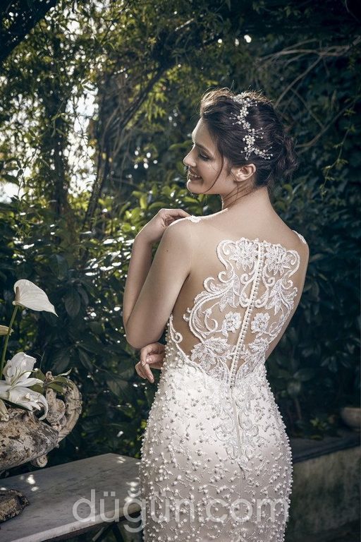 3014 Balık Kesim Sırt Dekolteli V Yaka Gelinlik 2