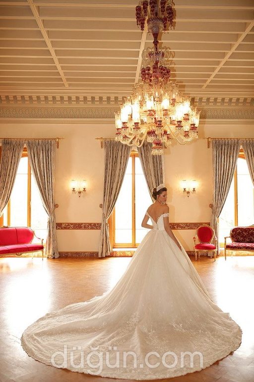 3069 Prenses Kesim Sırt Dekolteli Düşük Omuz Gelinlik 1