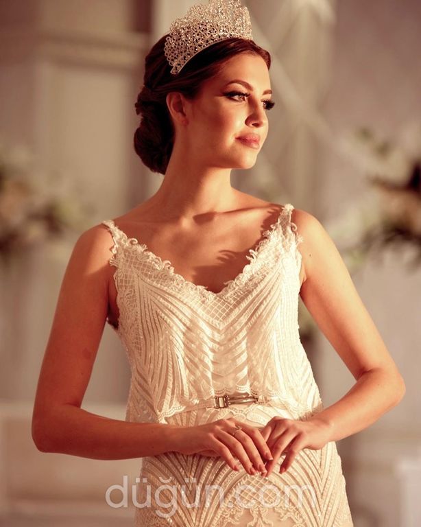 1158 Balık Kesim Sırt Dekolteli V Yaka Gelinlik 2