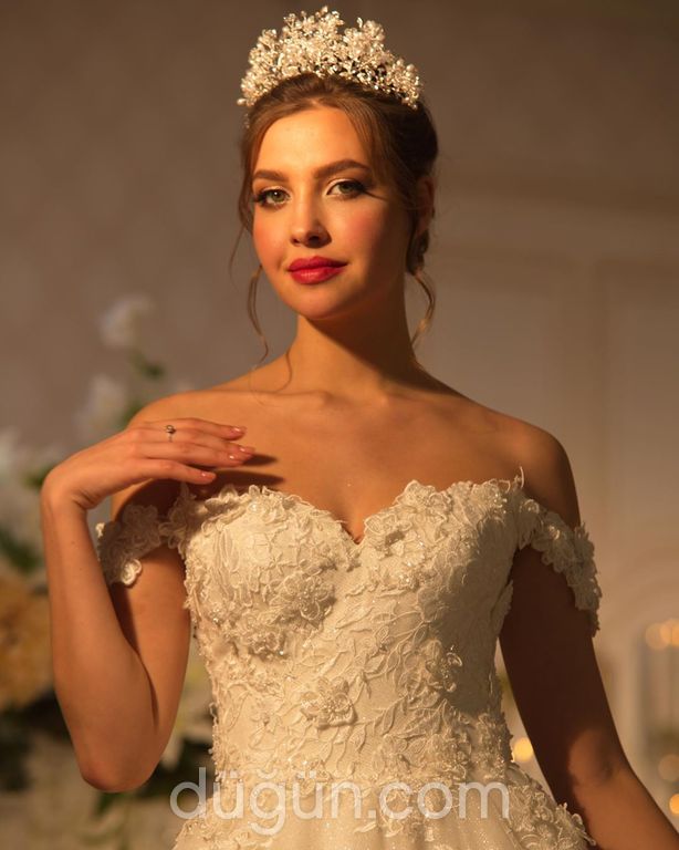 3154 A Kesim Sırt Dekolteli Düşük Omuz Gelinlik 5