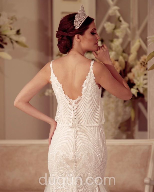 1158 Balık Kesim Sırt Dekolteli V Yaka Gelinlik 1