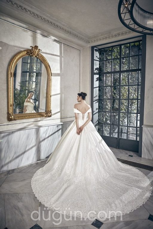 3049 Prenses Kesim Sırt Dekolteli Düşük Omuz Gelinlik 2