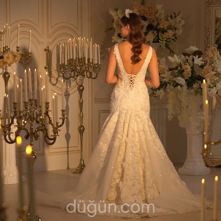 1179 Balık Kesim Sırt Dekolteli V Yaka Gelinlik 4