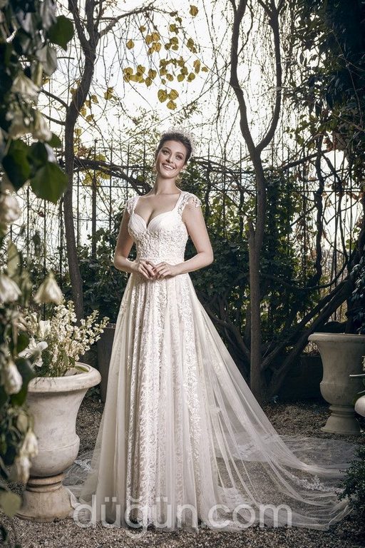 1029 Sırt Dekolteli V Yaka Düz Kesim Gelinlik 3