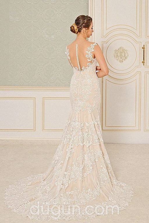 1042 Balık Kesim Sırt Dekolteli V Yaka Gelinlik 2