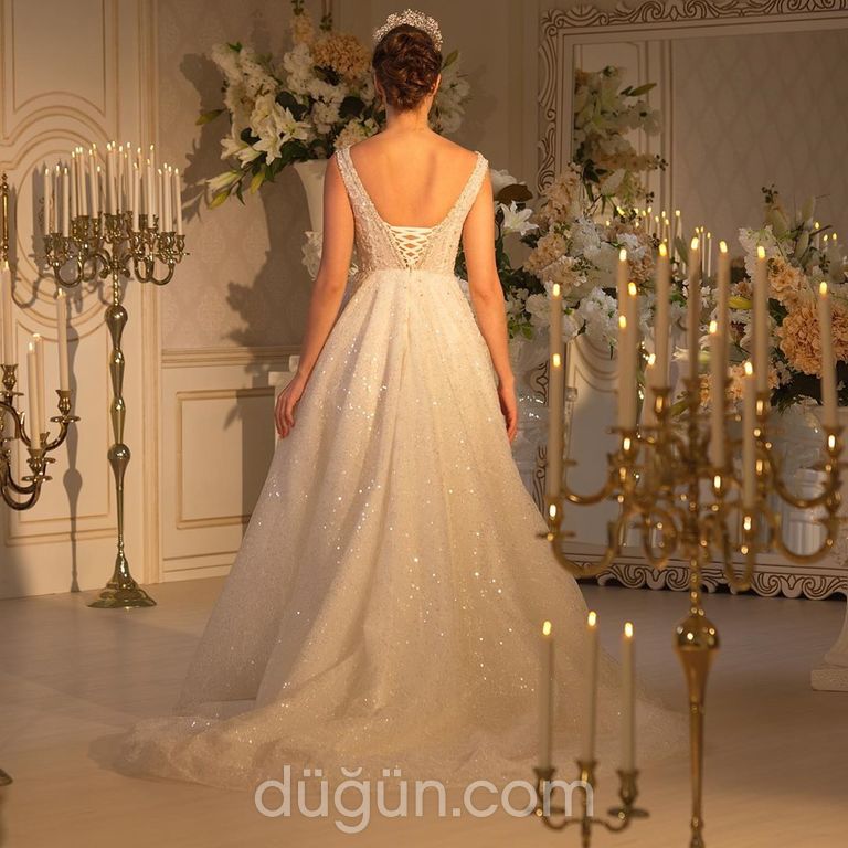 1170 A Kesim Sırt Dekolteli V Yaka Gelinlik 1