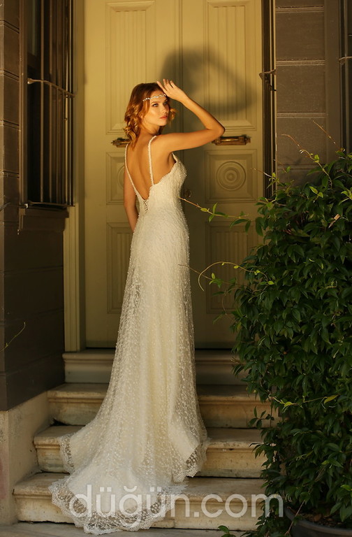 NRM 2 Sırt Dekolteli V Yaka Düz Kesim Gelinlik 4