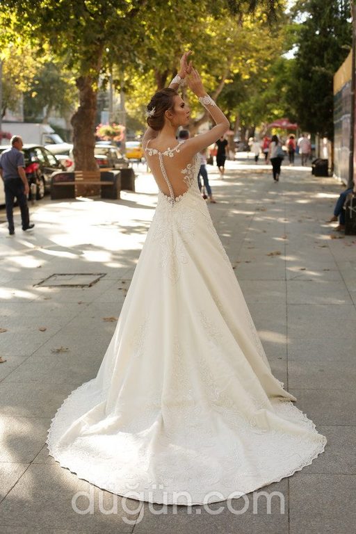 3111 A Kesim Sırt Dekolteli V Yaka Gelinlik 2