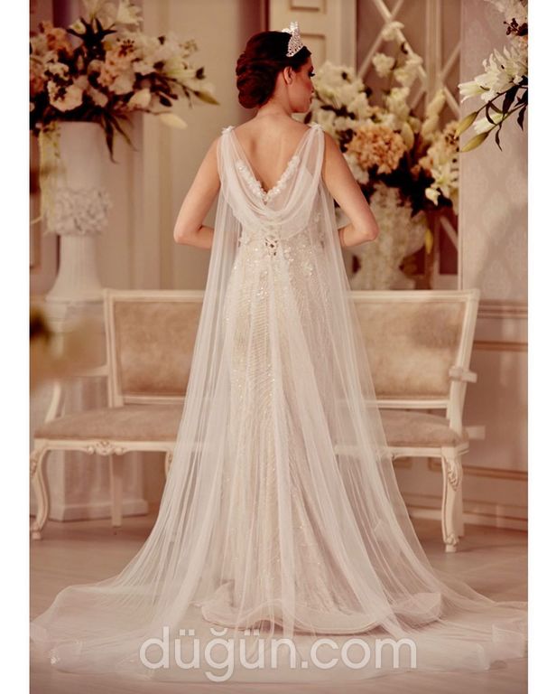 1214 Balık Kesim Sırt Dekolteli V Yaka Gelinlik 3