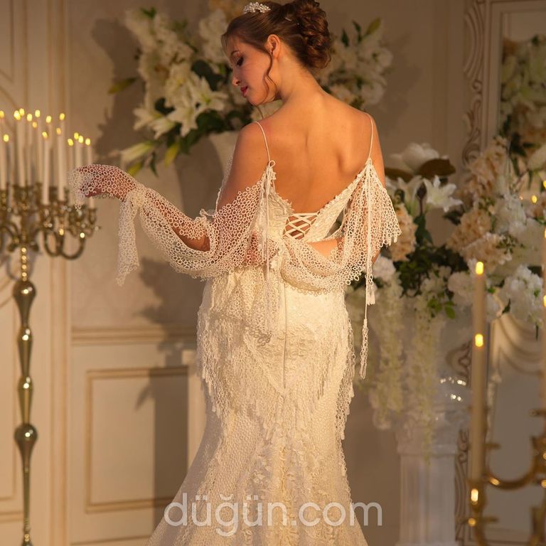1194 Balık Kesim Straplez Sırt Dekolteli Gelinlik 1