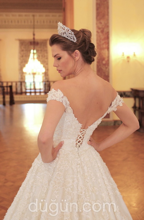 3102 Prenses Kesim Sırt Dekolteli Düşük Omuz Gelinlik 2