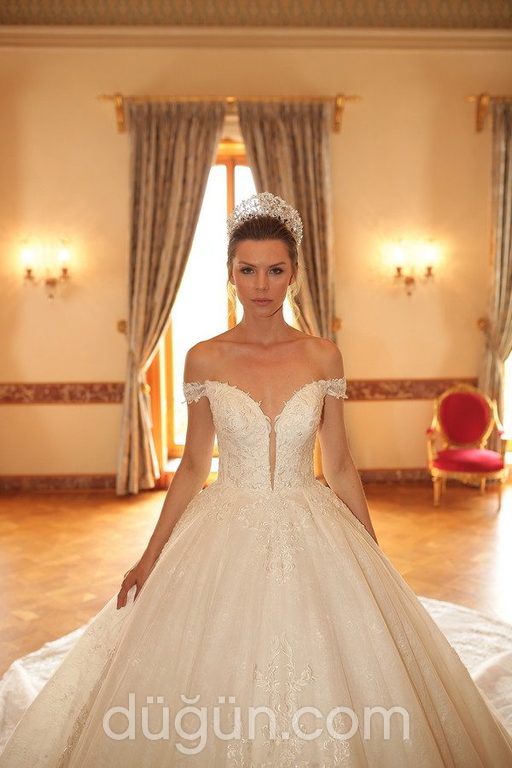 3069 Prenses Kesim Sırt Dekolteli Düşük Omuz Gelinlik 2