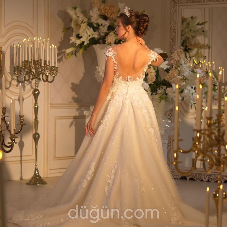 3147 A Kesim Sırt Dekolteli V Yaka Gelinlik 2