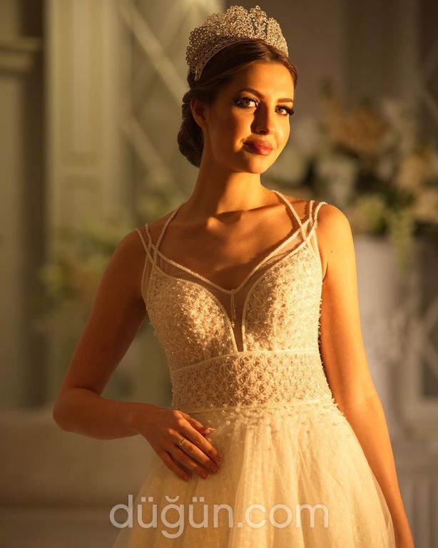 1165 A Kesim Sırt Dekolteli V Yaka Gelinlik 5