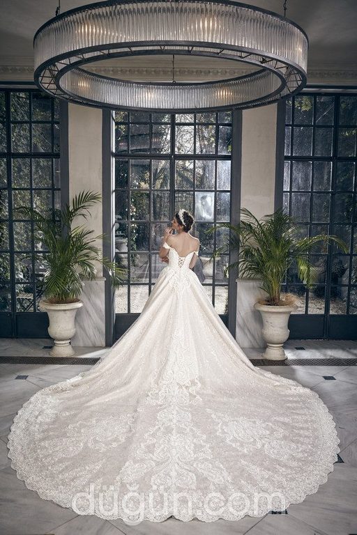 3067 Prenses Kesim Sırt Dekolteli Düşük Omuz Gelinlik 1