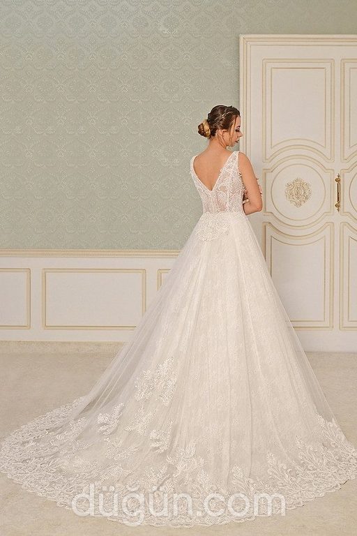 3042 A Kesim Sırt Dekolteli V Yaka Gelinlik 1