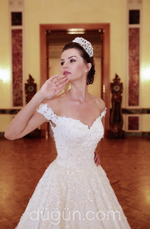 3102 Prenses Kesim Sırt Dekolteli Düşük Omuz Gelinlik 3