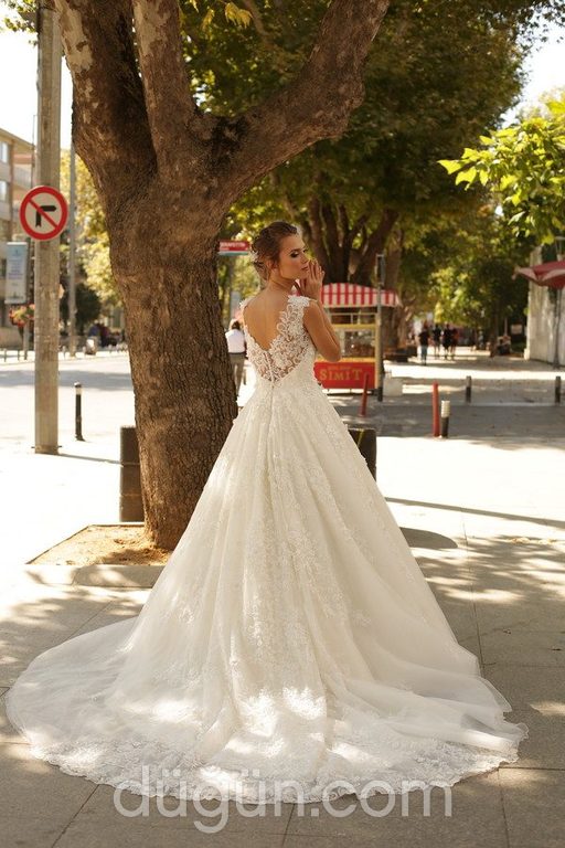 1111 A Kesim Sırt Dekolteli V Yaka Gelinlik 3