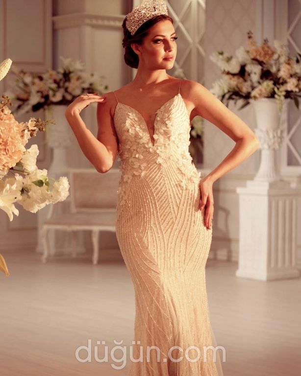 1214 Balık Kesim Sırt Dekolteli V Yaka Gelinlik 4