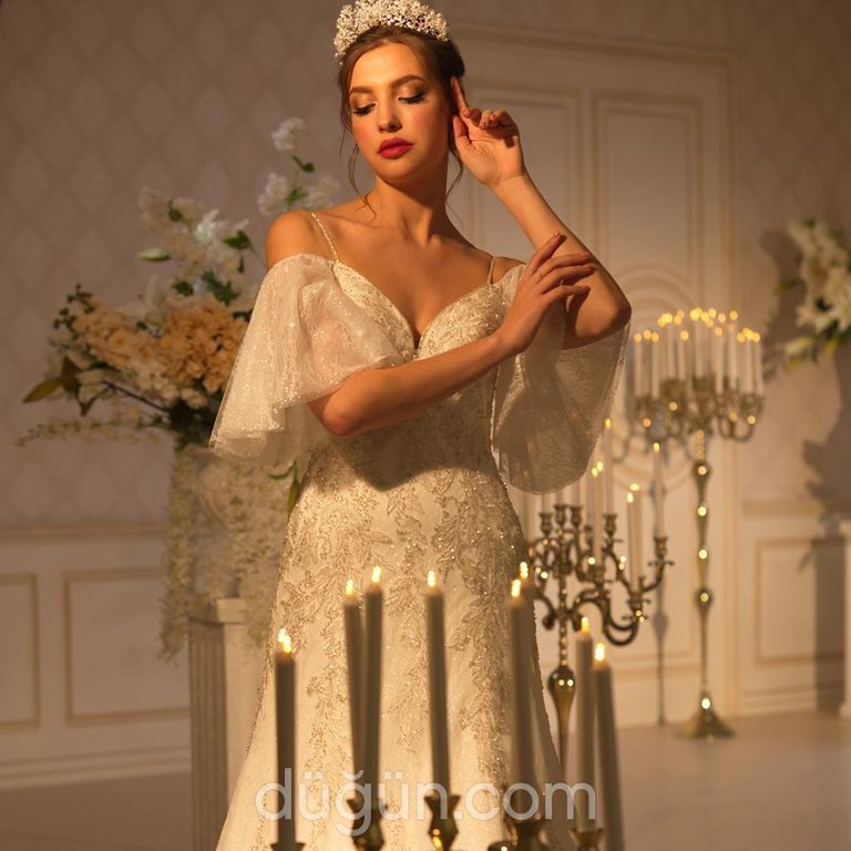 3161 Balık Kesim Sırt Dekolteli V Yaka Gelinlik 4