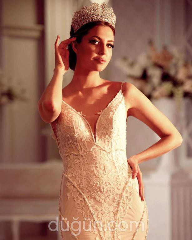 1163 Balık Kesim Sırt Dekolteli V Yaka Gelinlik 5