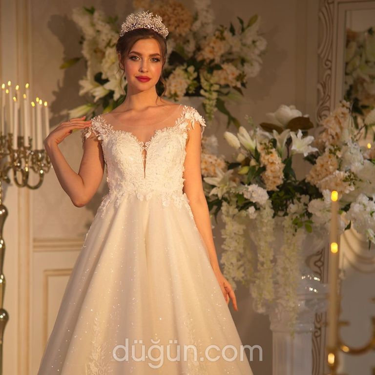 3147 A Kesim Sırt Dekolteli V Yaka Gelinlik 1