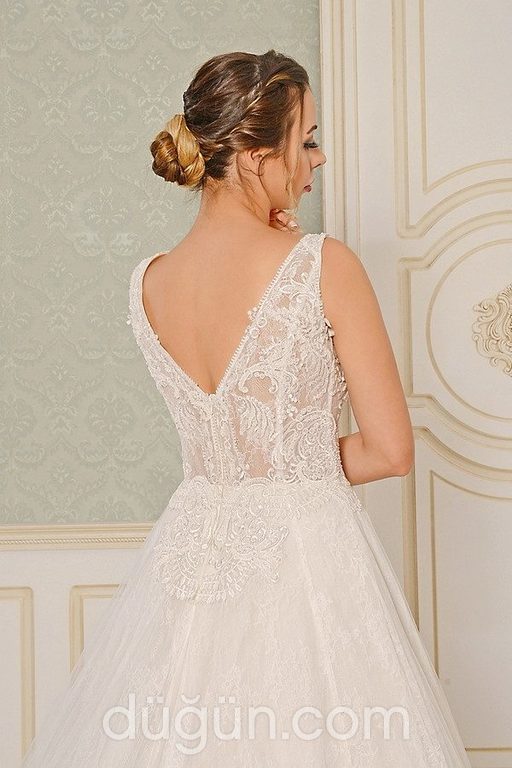 3042 A Kesim Sırt Dekolteli V Yaka Gelinlik 4