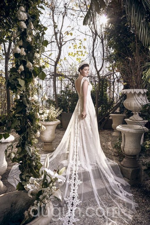 1029 Sırt Dekolteli V Yaka Düz Kesim Gelinlik 2